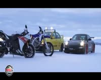 waptrick.one Yamaha R1 vs Porche GT3 RS Snow Racing