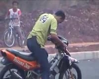 waptrick.one Bike Race Funny Accident
