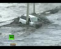 waptrick.com Tsunami Japan Waves Battering 2011