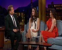 waptrick.one Kathryn Hahn is Daughter Is Training a Dwarf Teddy Bear Hamster