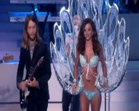 Moves Like Jagger AMA 2011 Video Clip