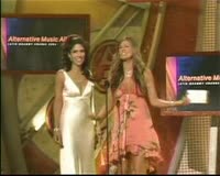 waptrick.com Daisy Fuentes and Linda Lopez 2004 Latin Grammy Awards