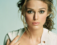 Keira Knightley Pose
