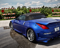 Blue Nissan 350z Roadster