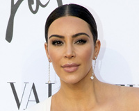 Kim With Pearl Earings